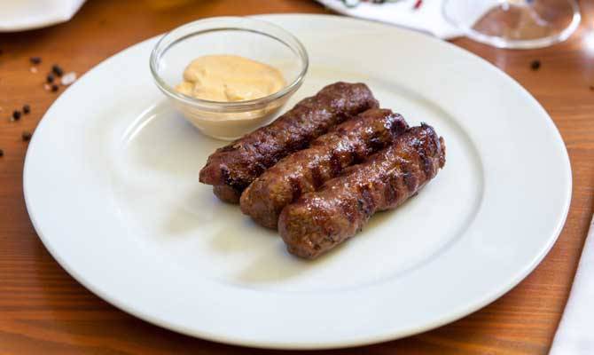 3 mici cu mustar